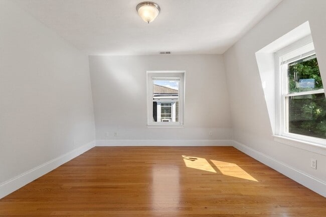 Building Photo - 102 Jaques St
