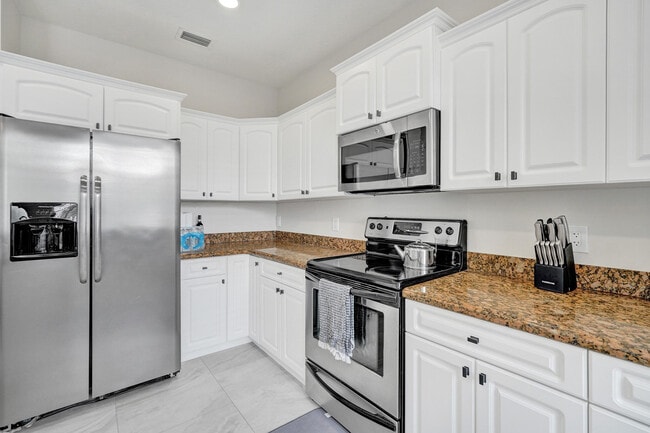 Building Photo - 3600 NW 5th Terrace