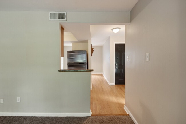 Building Photo - 1843 Fernspring Cove