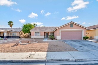 Building Photo - Charming Single-Story Home!