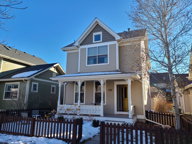 Building Photo - Updated single family home in Central Park...