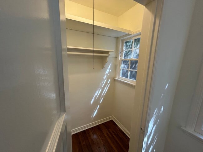 Building Photo - Rare Nostalgic Vintage 2Bedroom Home