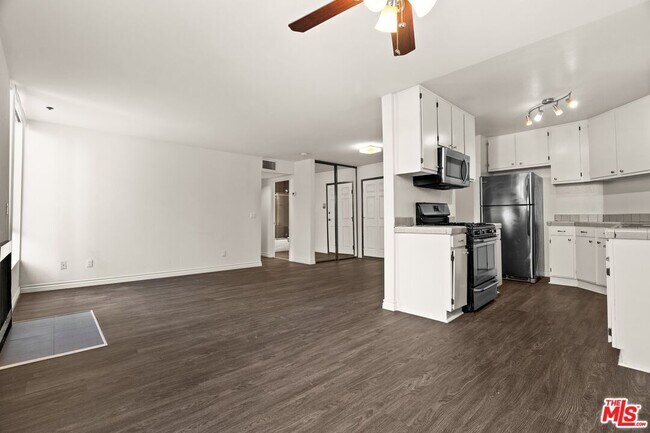 Building Photo - 1950 Rodney Dr