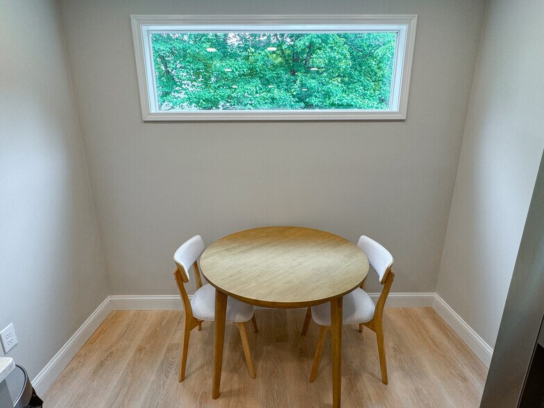 Building Photo - 4056 Lenox Park Dr