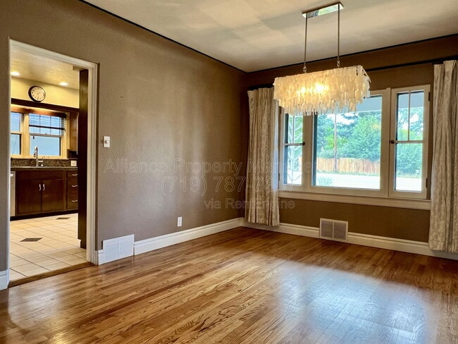 Building Photo - 401 Cheyenne Blvd