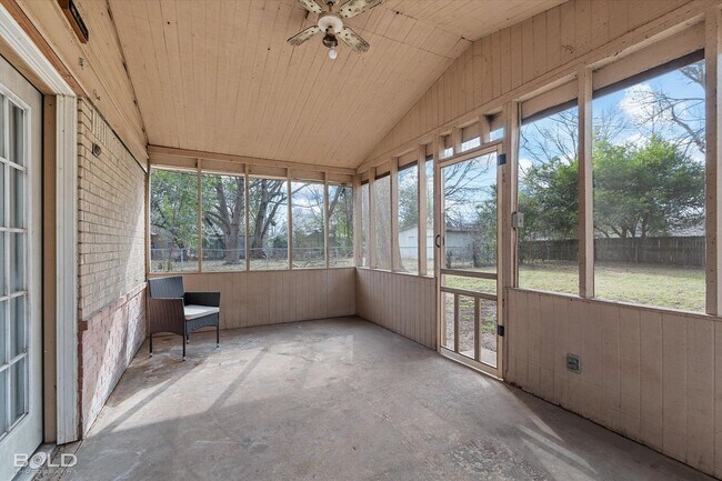 Building Photo - 2726 W Cavett Dr