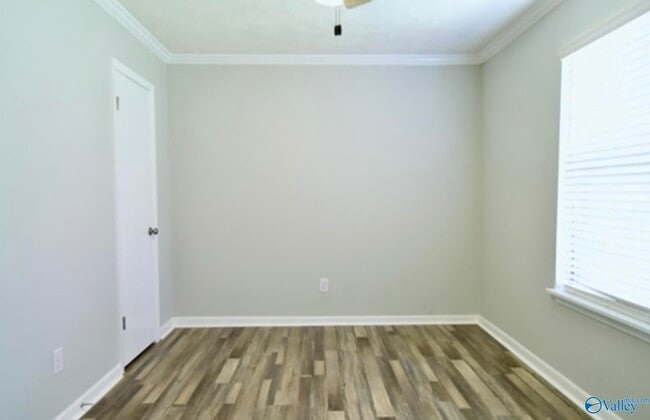Building Photo - 2020 Ridge Crest Dr