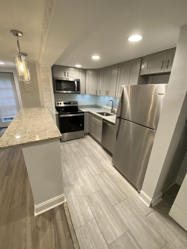 Building Photo - 1322 Q St NW