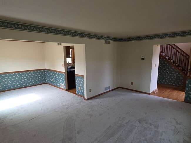Building Photo - 4 bedroom home in Pleasant Prairie