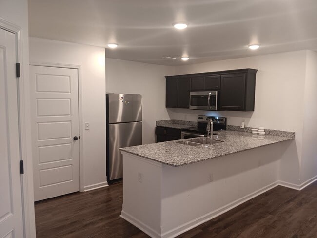 Building Photo - Cozy New 3 Bedroom Townhome in Carl Junction!