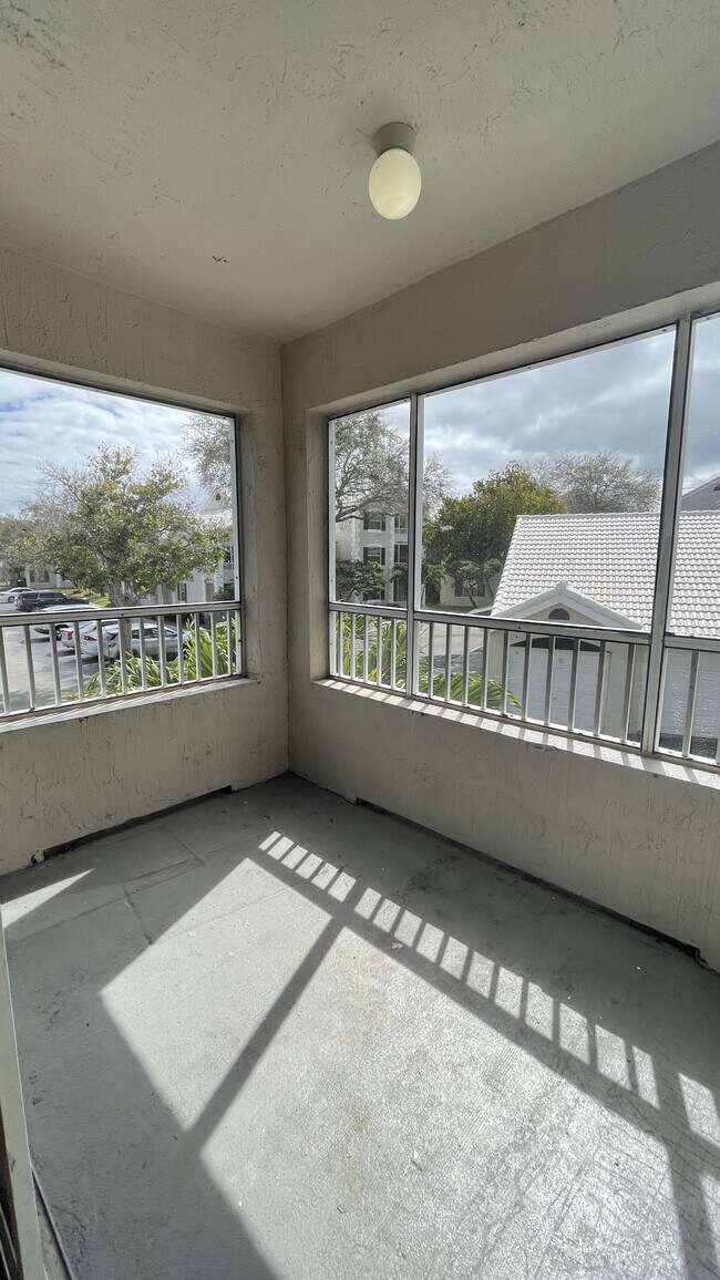 Building Photo - 2890 N Oakland Forest Dr
