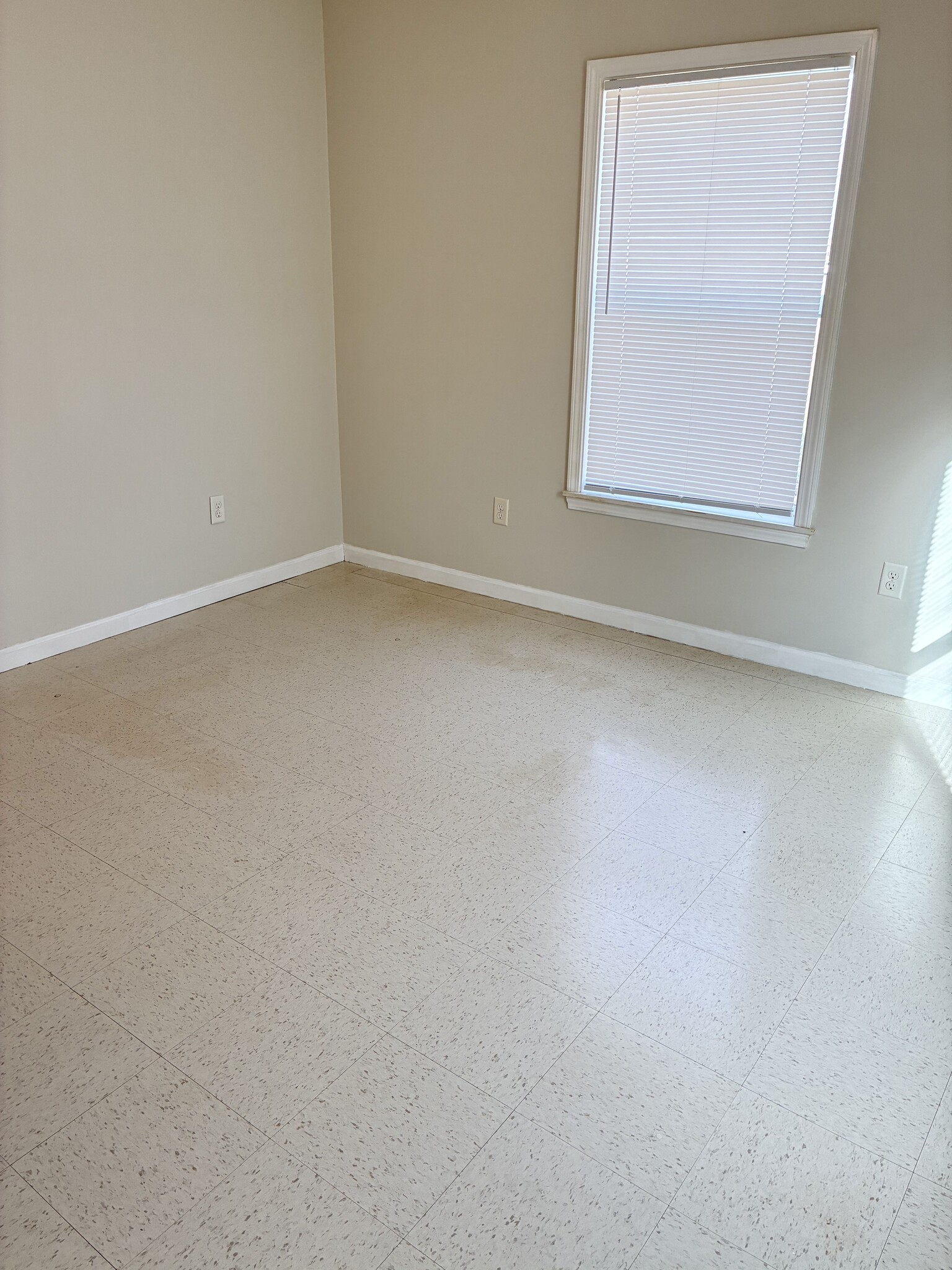 Bedroom 2 View 2 - 2031 Blaine Ave