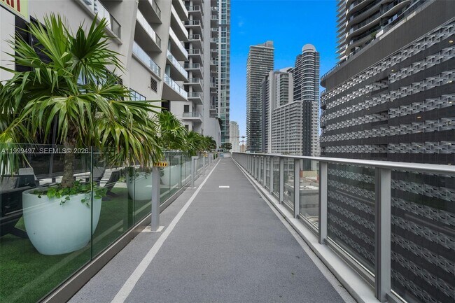 Building Photo - 1010 Brickell Ave