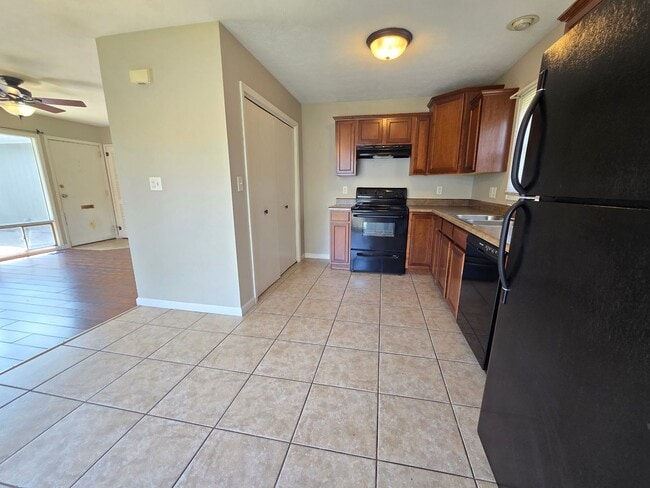 Building Photo - 3 Bedroom Century Modern Home
