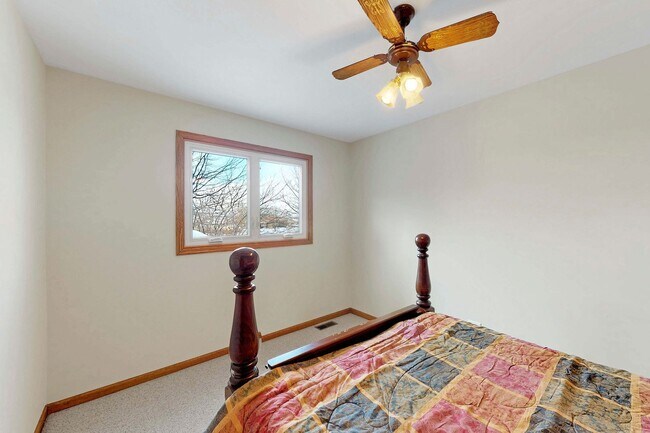 Building Photo - Cambridge Dr. Mokena