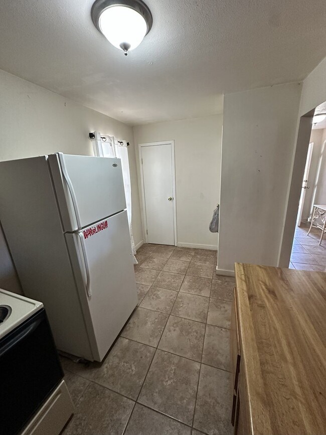 Building Photo - 1104 N 5th St