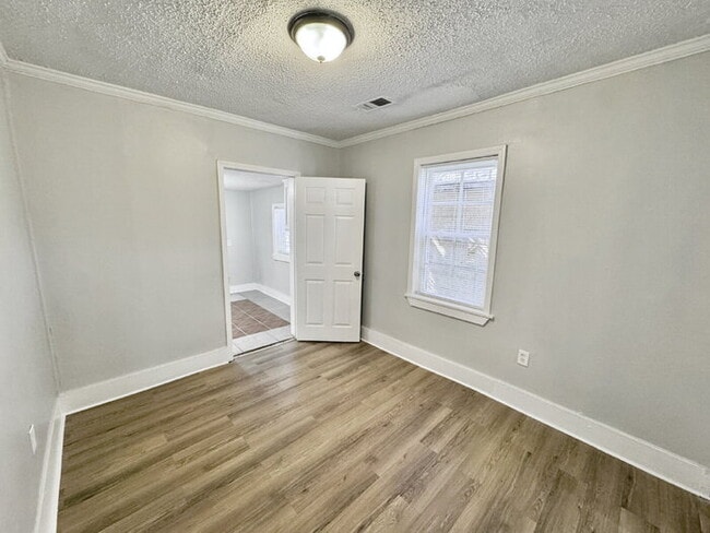 Building Photo - 2603 Carnes Ave