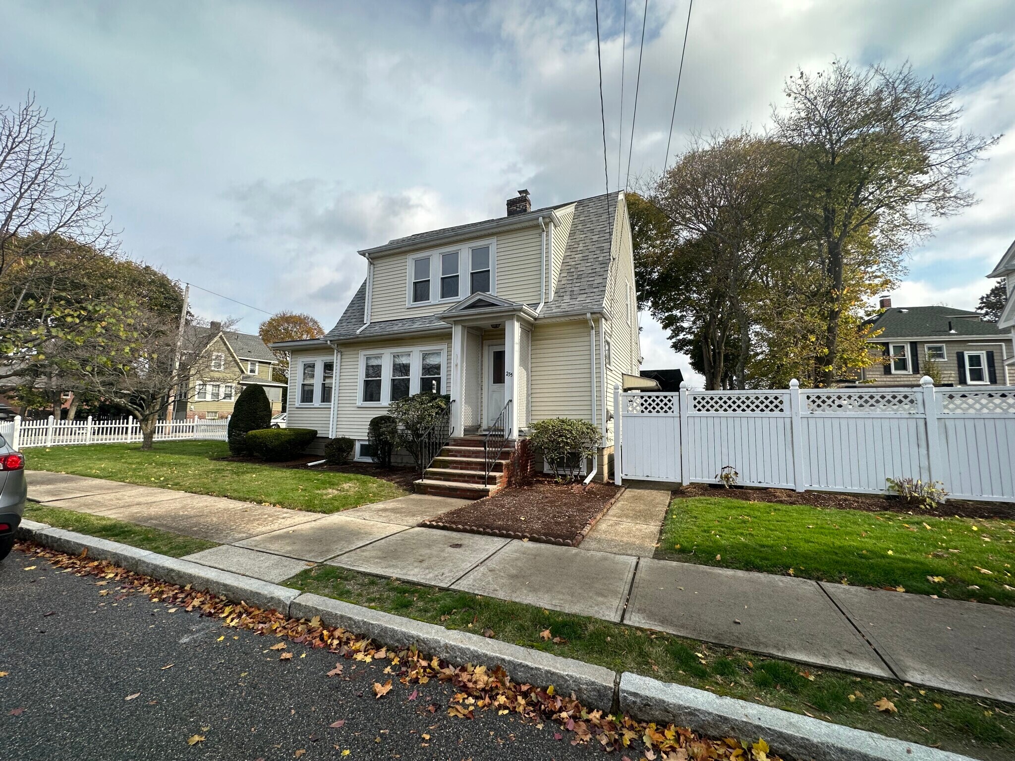 Building Photo - 235 Ashcroft Rd
