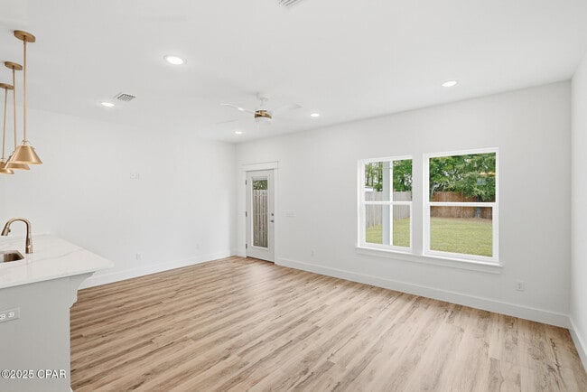 Building Photo - 924 Grace Ave