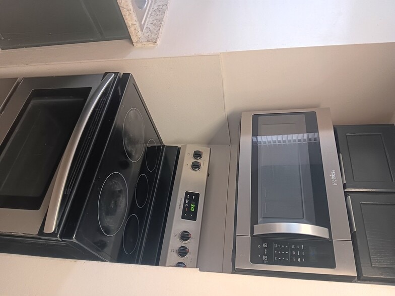 Building Photo - 2541 Myrtle Ave