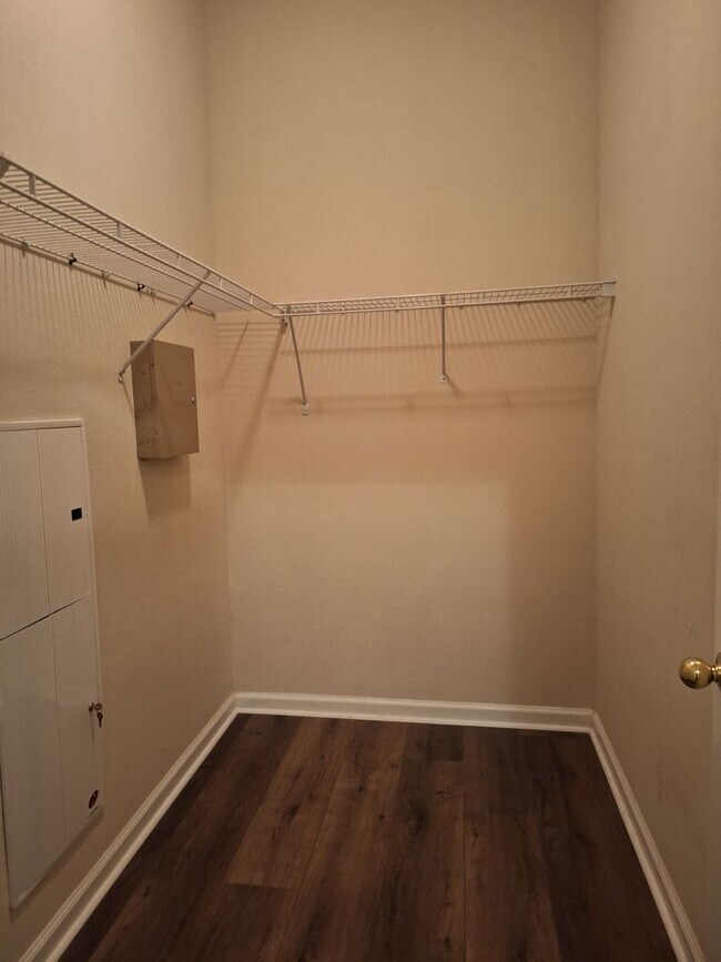 Building Photo - 7032 Deer Lodge Cir