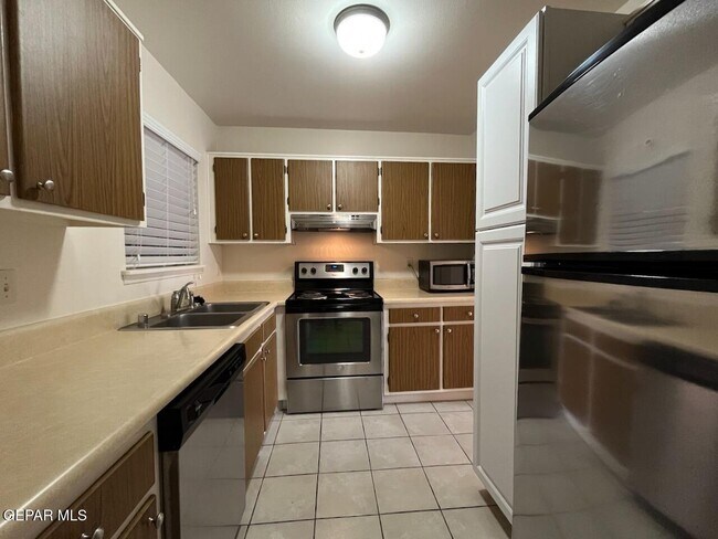 Building Photo - 4800 N Stanton St