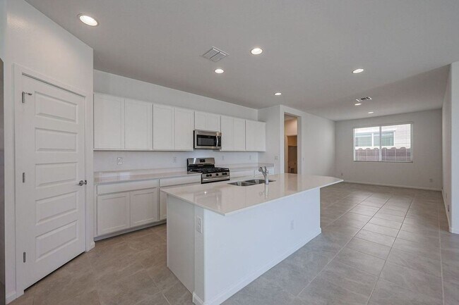 Building Photo - Alamar Living, 4 Bed, 3 Bath Rental!