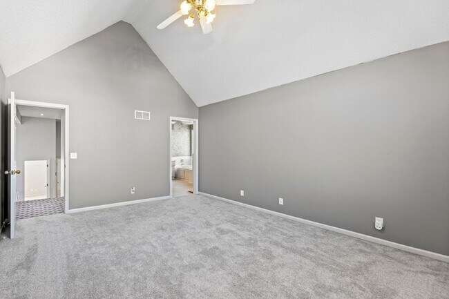 Building Photo - Four Bedroom Home Available in Overland Park