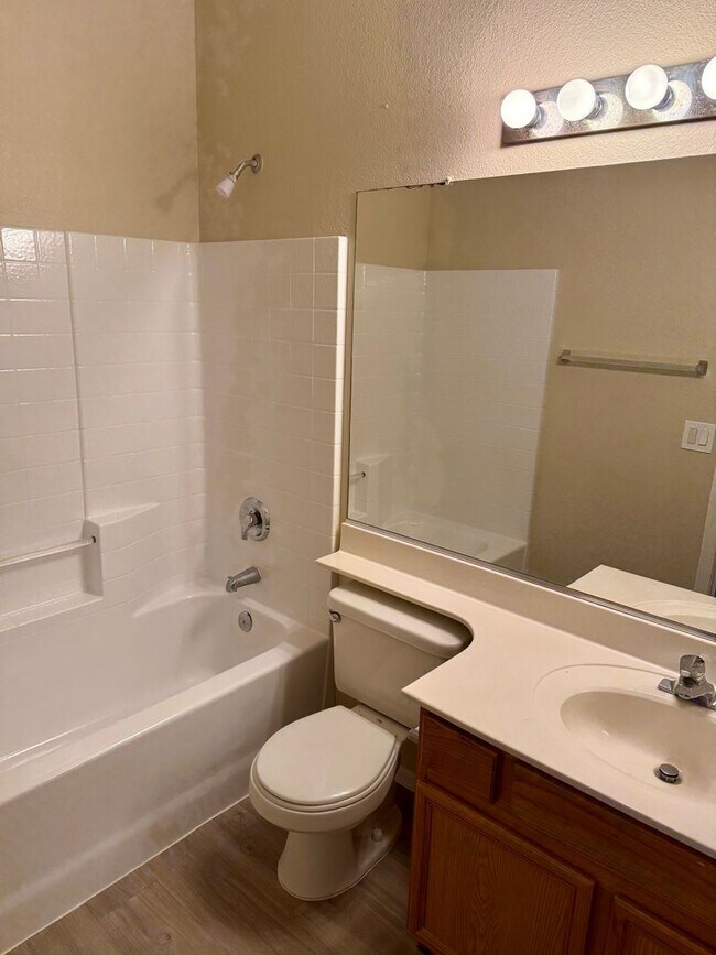 Building Photo - 4 Bedroom | 2 Bath - San Tan Ranch Single Level Home