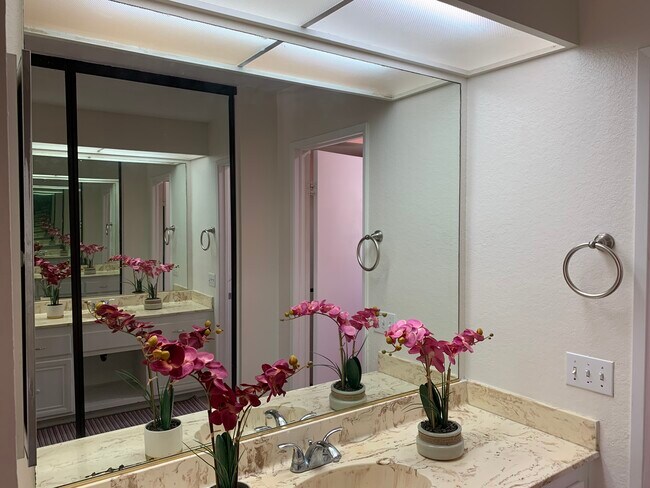 Building Photo - 10021 Paseo Montril