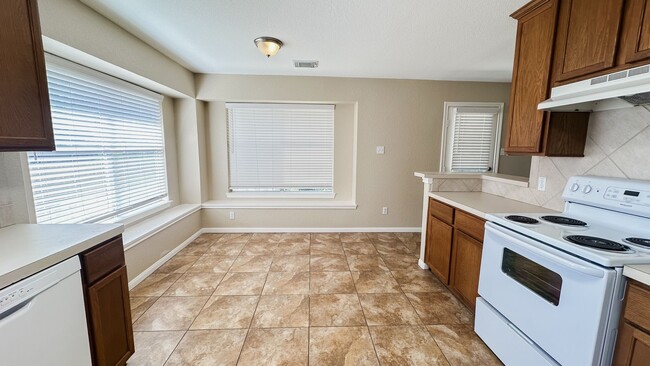 Building Photo - Charming 3-Bedroom Home Just Minutes from ...