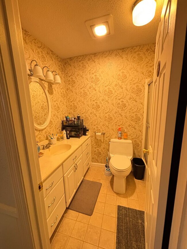 Building Photo - The Perfect Family Home!!!