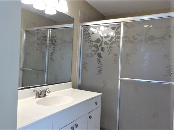 Building Photo - 1074 SW Bianca Ave