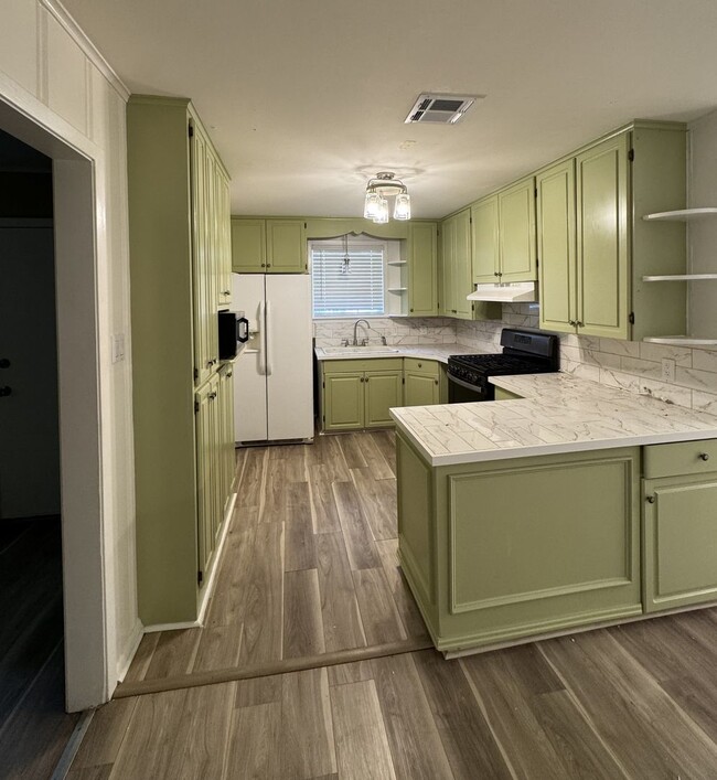 Building Photo - 5813 Starling Cir