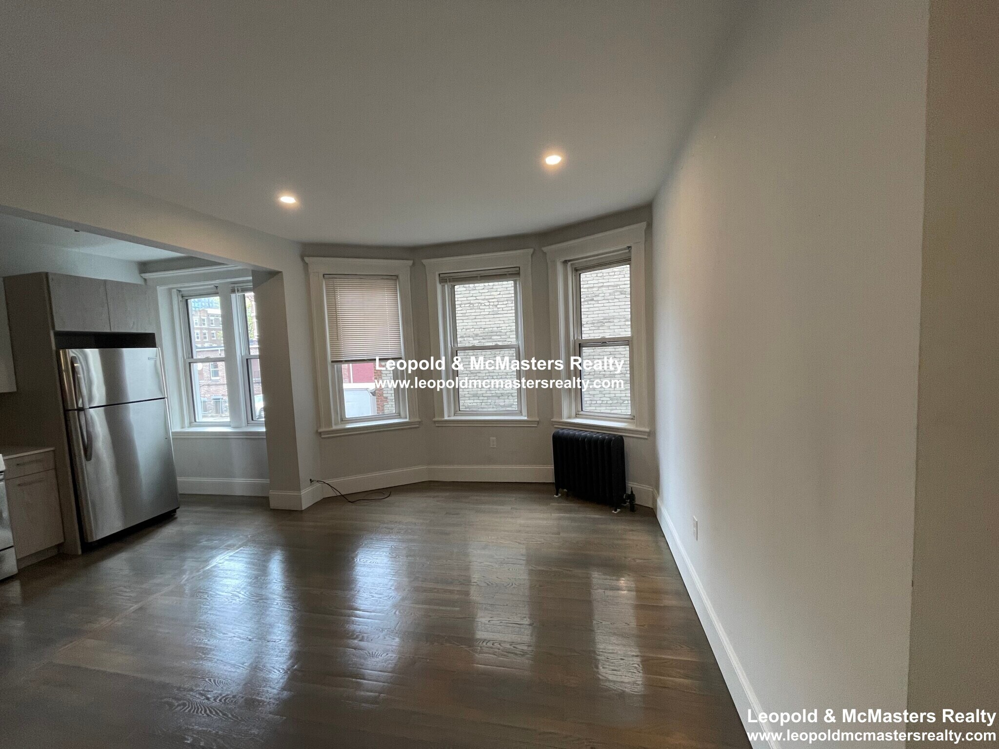 Building Photo - 15 Park Dr