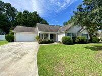 Building Photo - Home in Woodbridge With a Screened Porch a...