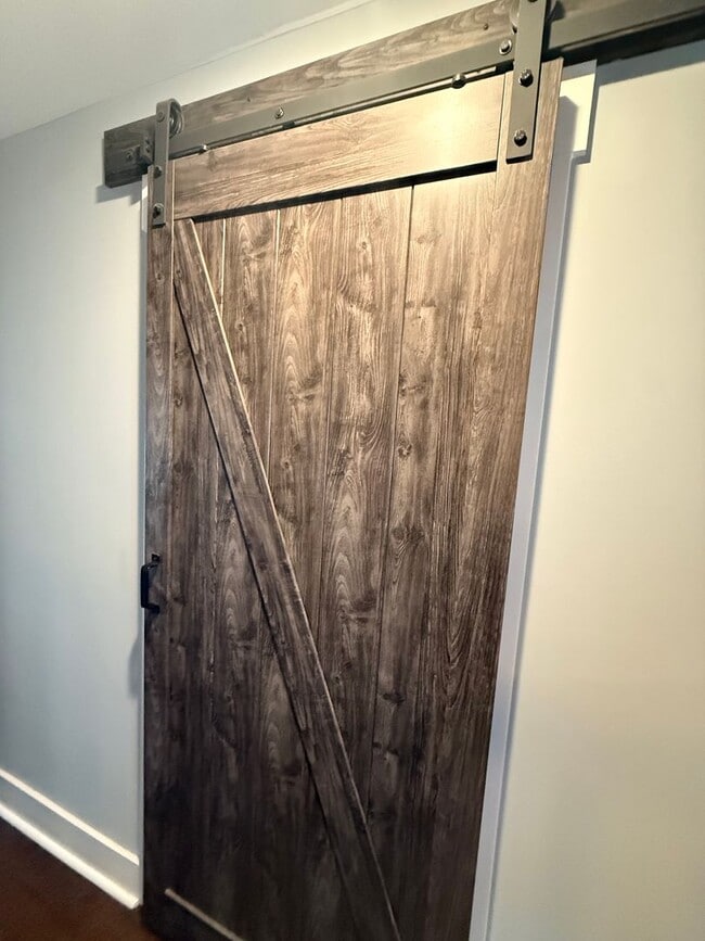 Building Photo - Beautiful rental in great location!