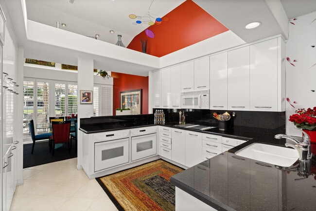 Building Photo - 75395 Riviera Dr