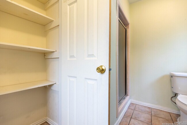 Building Photo - 224 Shadyview Dr