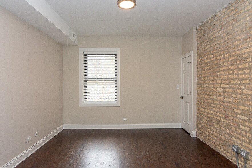 Building Photo - 2228 N Sawyer Ave