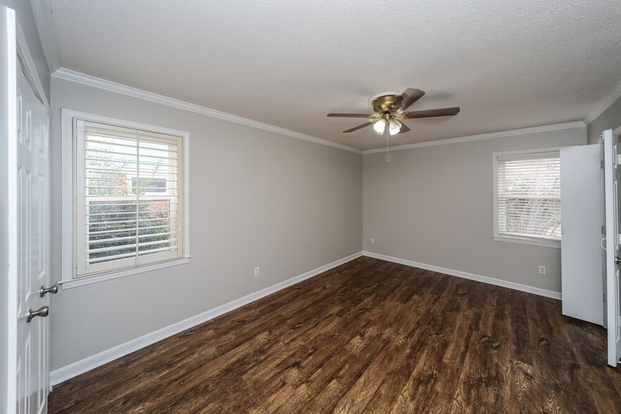 Building Photo - 1585 Pepperwood St