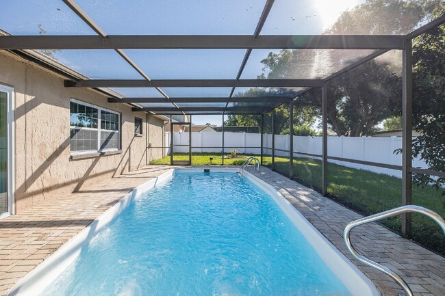 Building Photo - 7334 Bent Oak Dr