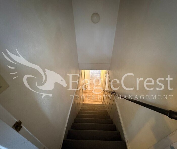 Building Photo - Spacious 3-Bedroom 2 bathroom Home with Great Mountain Views and Bonus Room!!