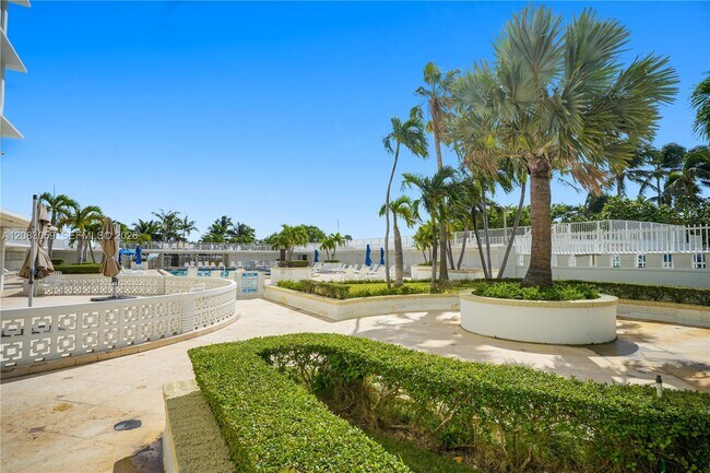 Building Photo - 4747 Collins Ave