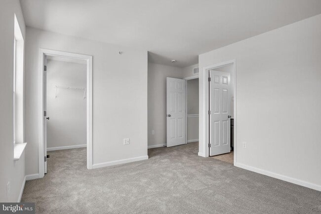 Building Photo - 16 Morgan Cir