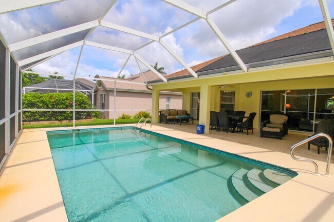 Building Photo - ** 4 BED-3 BATH PRIVATE SINGLE FAMILY POOL...