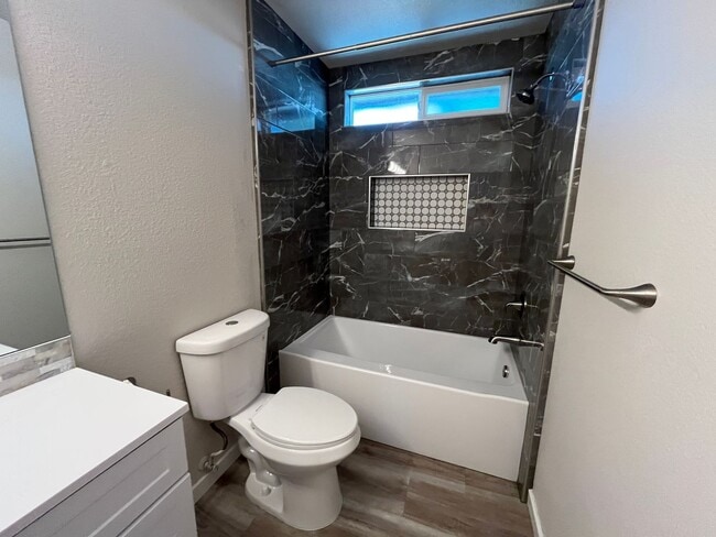 Building Photo - Remodeled cozy home in North Redding!
