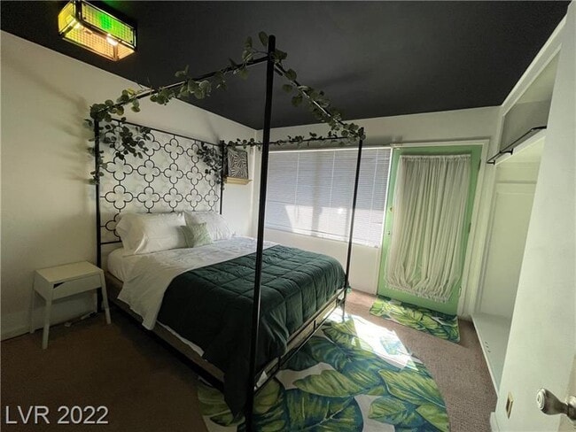 Building Photo - FULLY FURNISHED! & Recently renovated mid-term in downtown - close to arts district