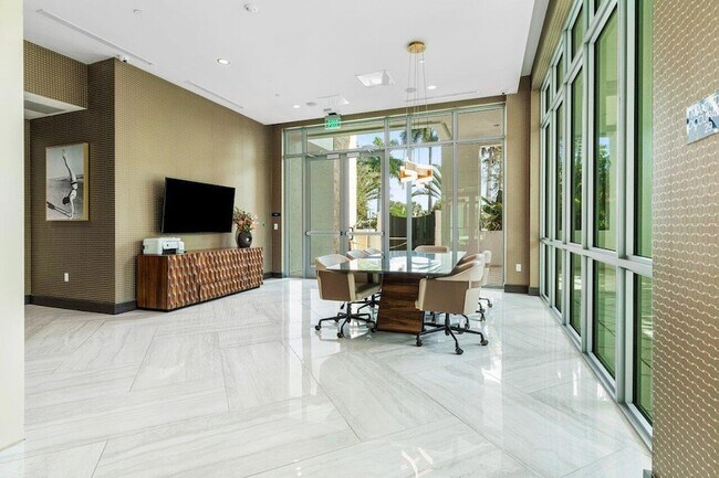 Building Photo - 495 E Royal Palm Rd