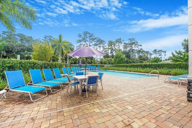 Building Photo - 6818 Pointe of Woods Dr